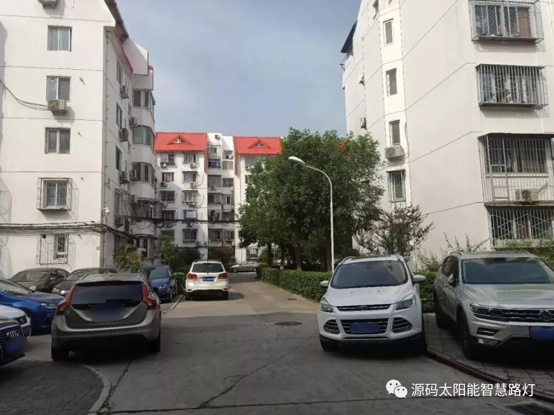小區(qū)路燈裝四年 只亮一個月，源碼太陽能路燈揭秘背后真相