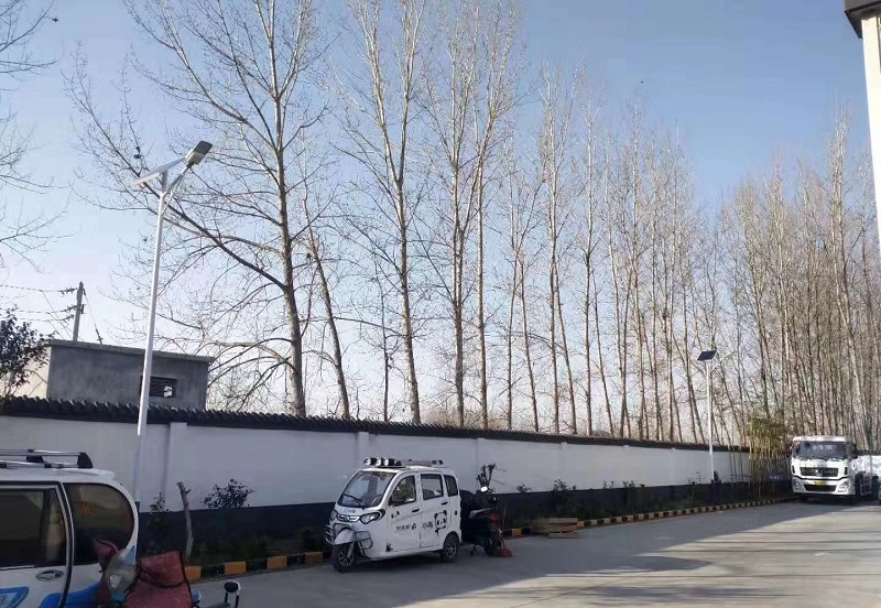 對比太陽能平板燈的不同基板材質散熱效果